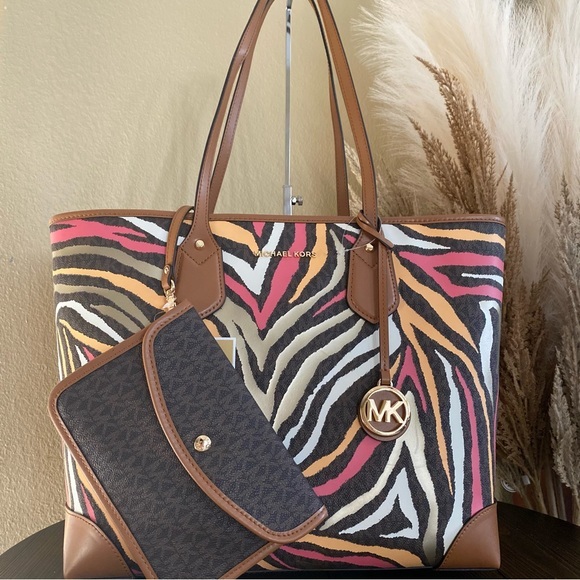 New Michael Kors zebra large Eva shoulder tote bag - Picture 6 of 15